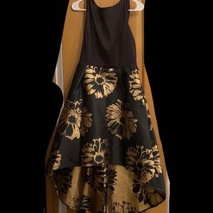 size 10 black and gold never worn vintage dress